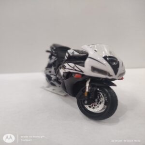 Miniatura Moto Honda CBR 1000 RR – Preta / Branca – 1:18