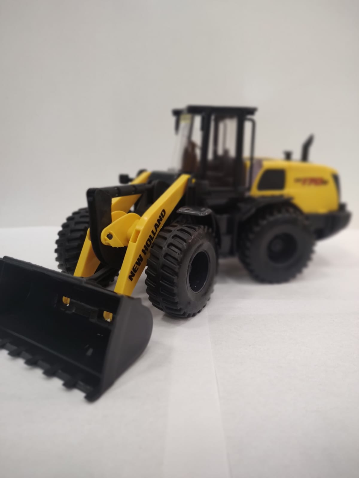 TRATOR BRINQUEDO NEW HOLLAND